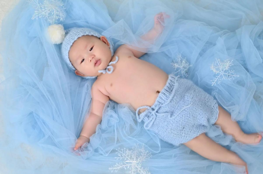 内蒙古宝宝从床上掉下来